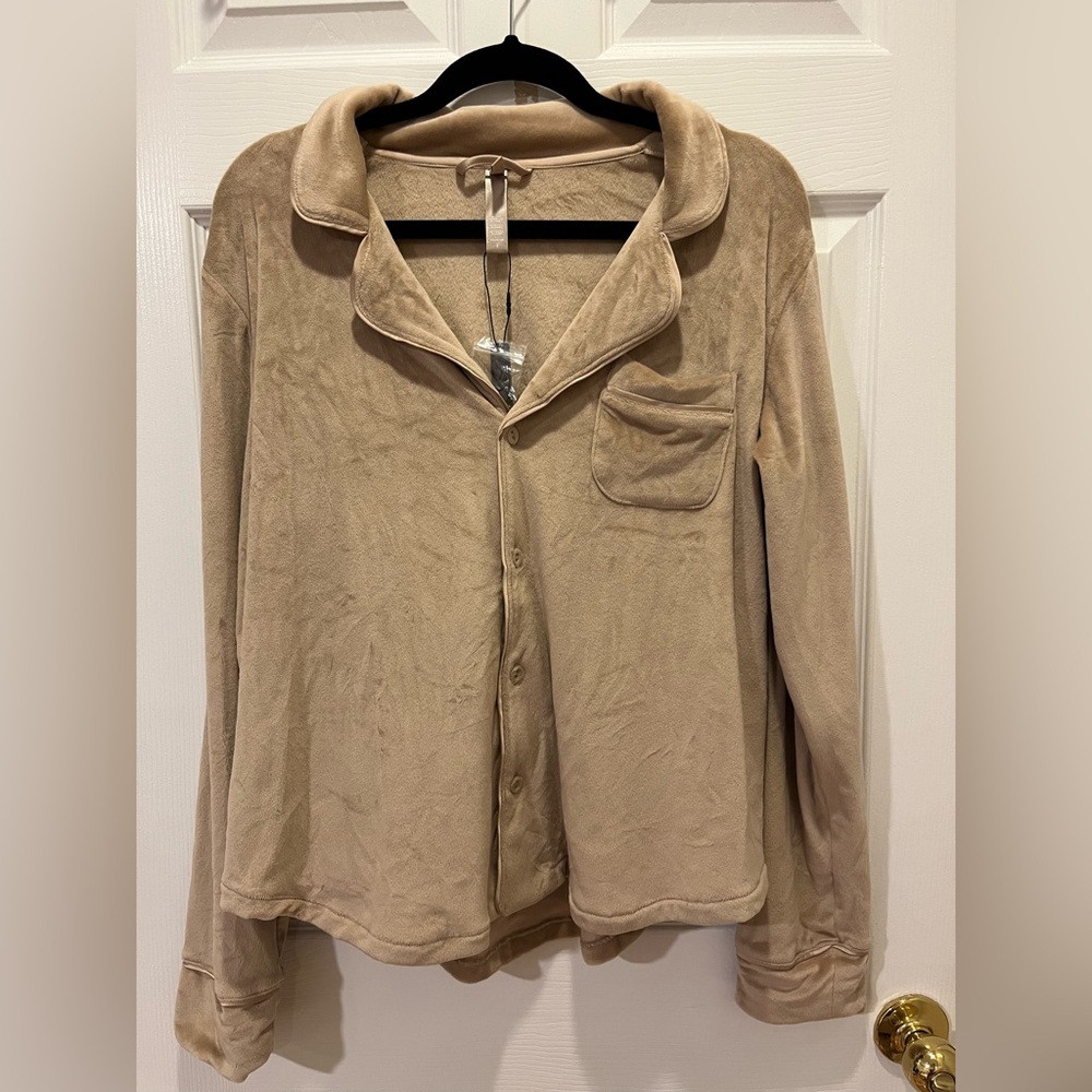 SKIMS Velour Button Top NWT Size small
